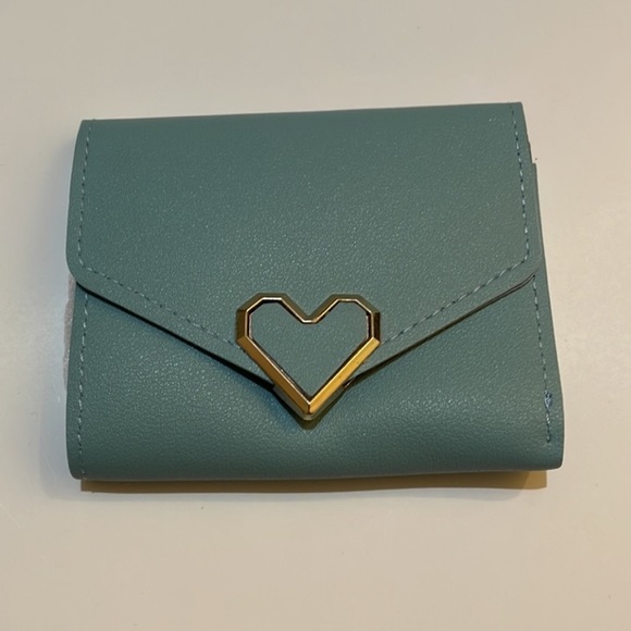 2 Heart Trifold Wallets - Picture 3 of 5